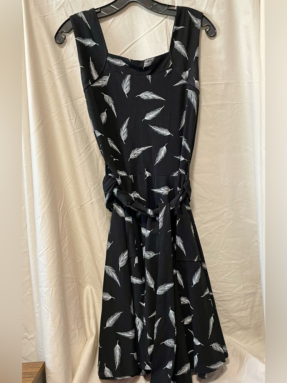 Effie’s Heart Black Feather-Print Sleeveless Dress